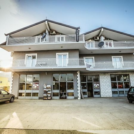 Ninkovic Hotel Требине Екстериор снимка