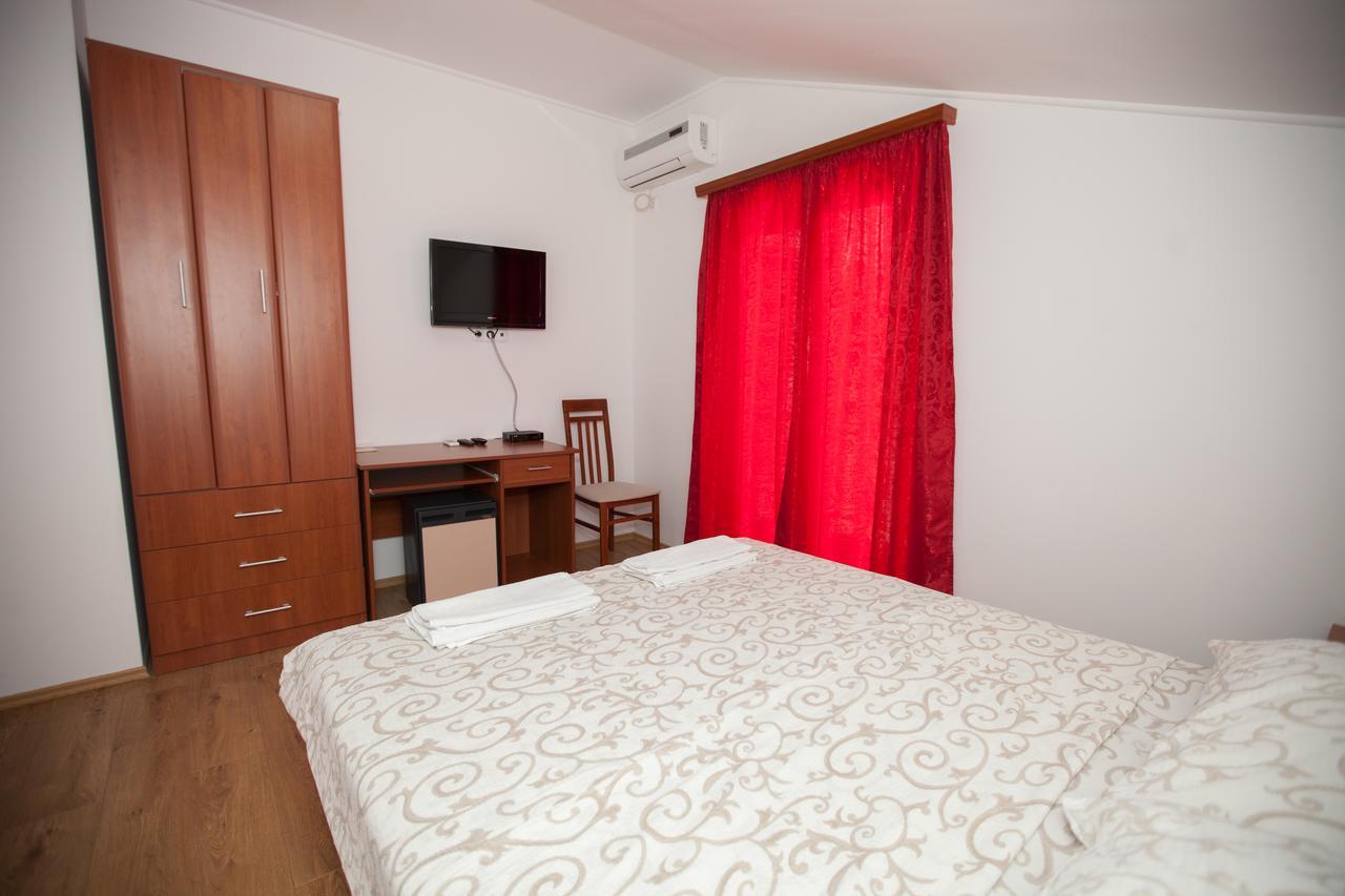Ninkovic Hotel Требине Екстериор снимка