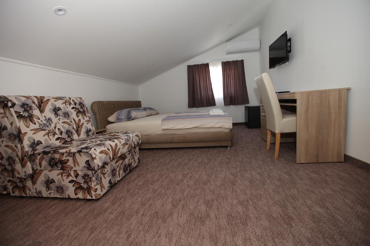 Ninkovic Hotel Требине Екстериор снимка